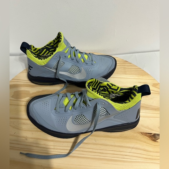 N I K E - Picture 4 of 12